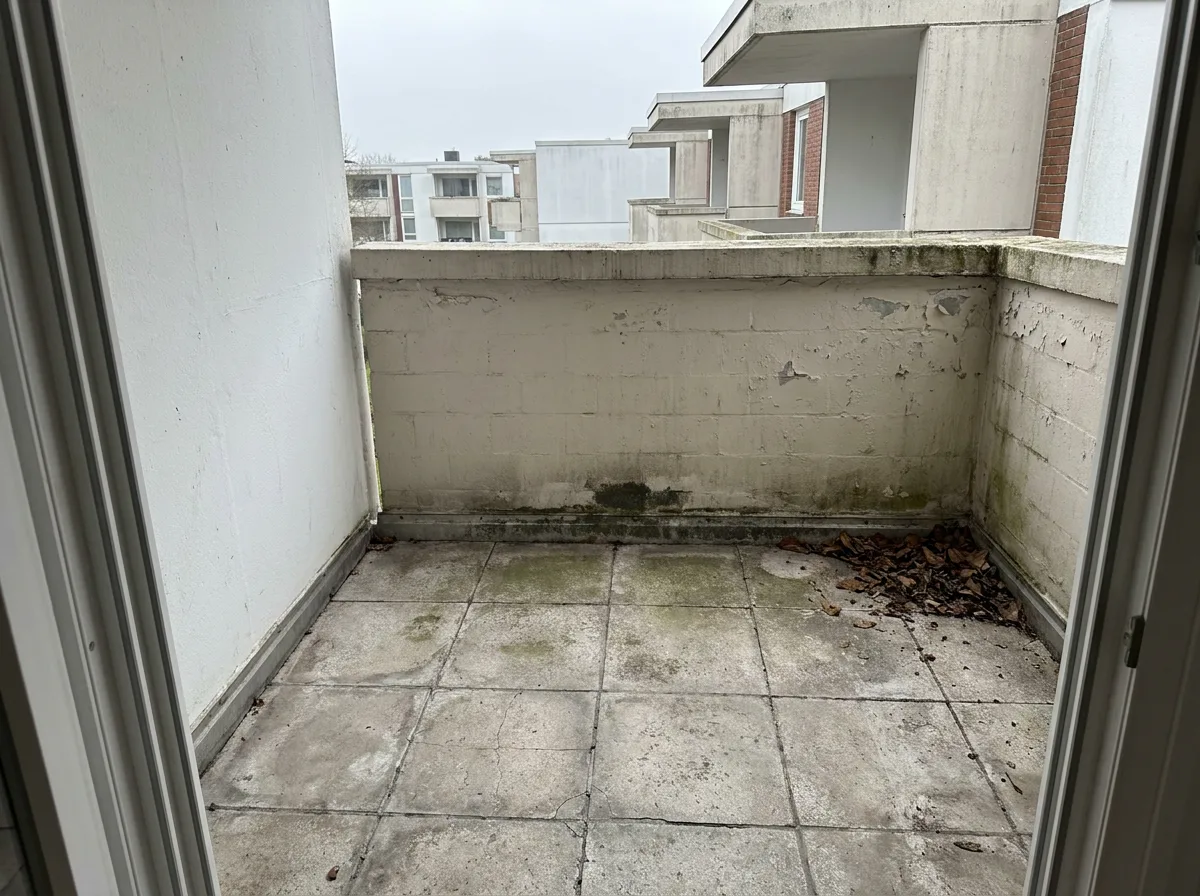 Wohnungsbalkon vor und nach der Sanierung vorher